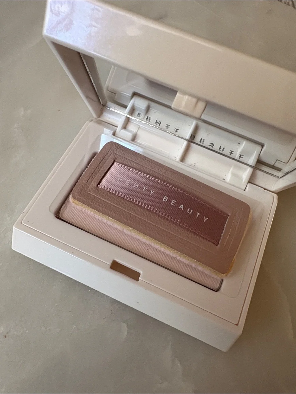 Fenty Beauty UNIVERSAL 01 INVISIMATTE Powder
